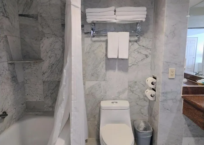 Wyndham Garden Tijuana Palacio Azteca